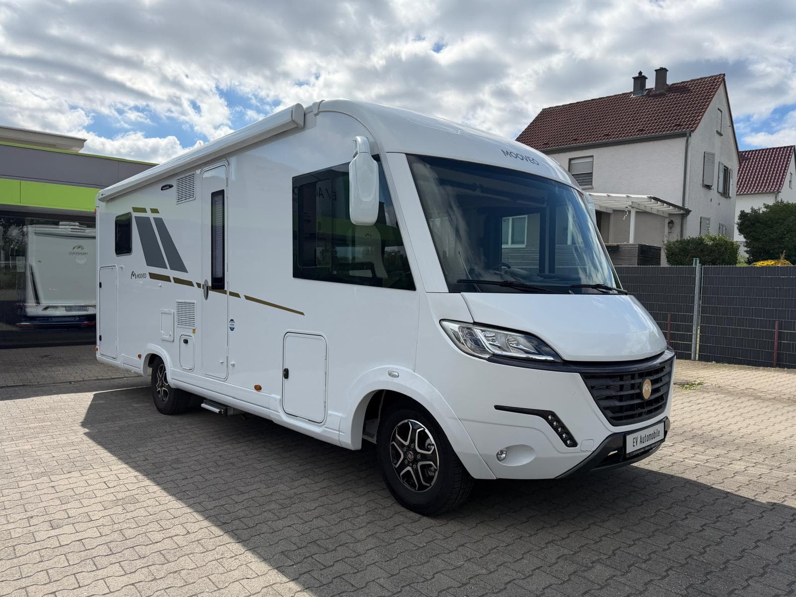 Mooveo INT 74QBH – Frontansicht schräg