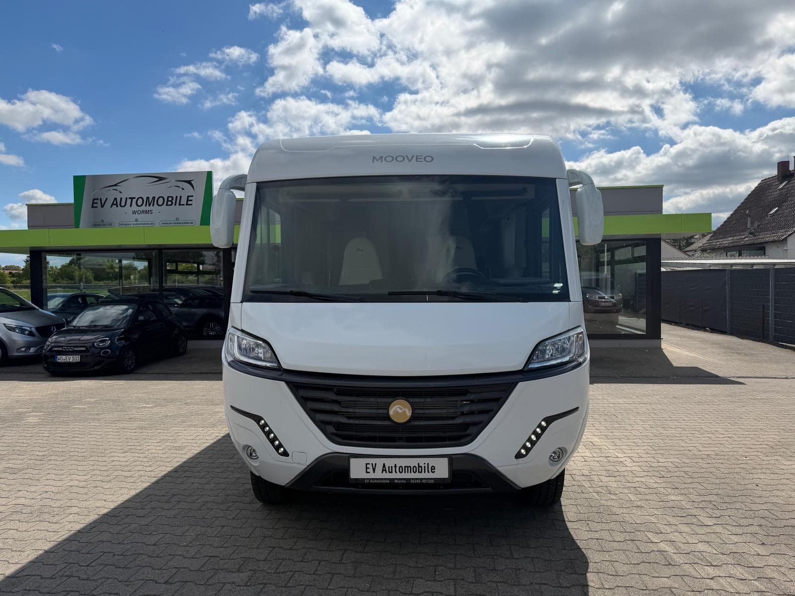 Mooveo INT 74QBH – Front mit Kühlergrill