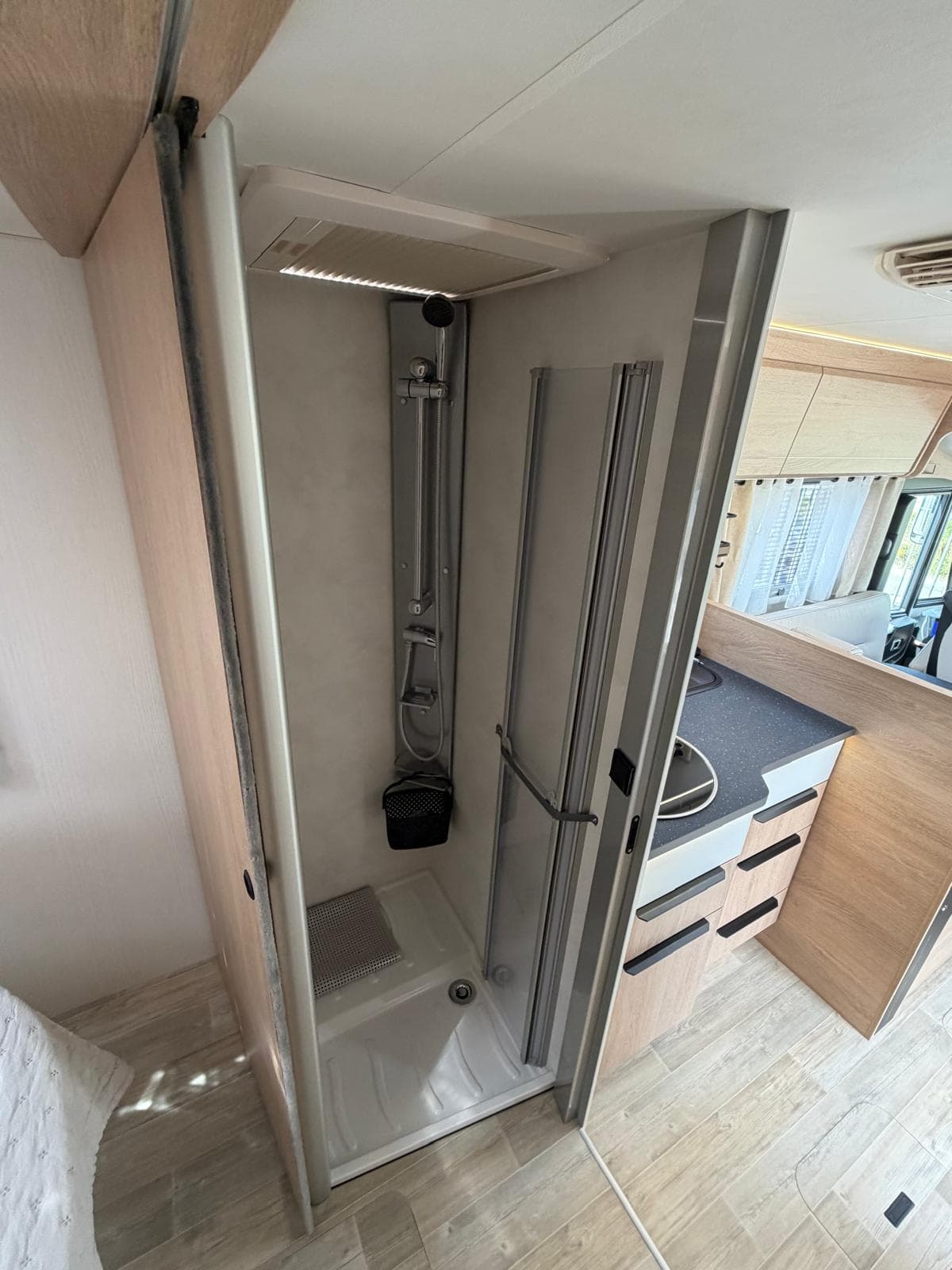 Mooveo INT 74QBH – Badezimmer mit Schiebetür