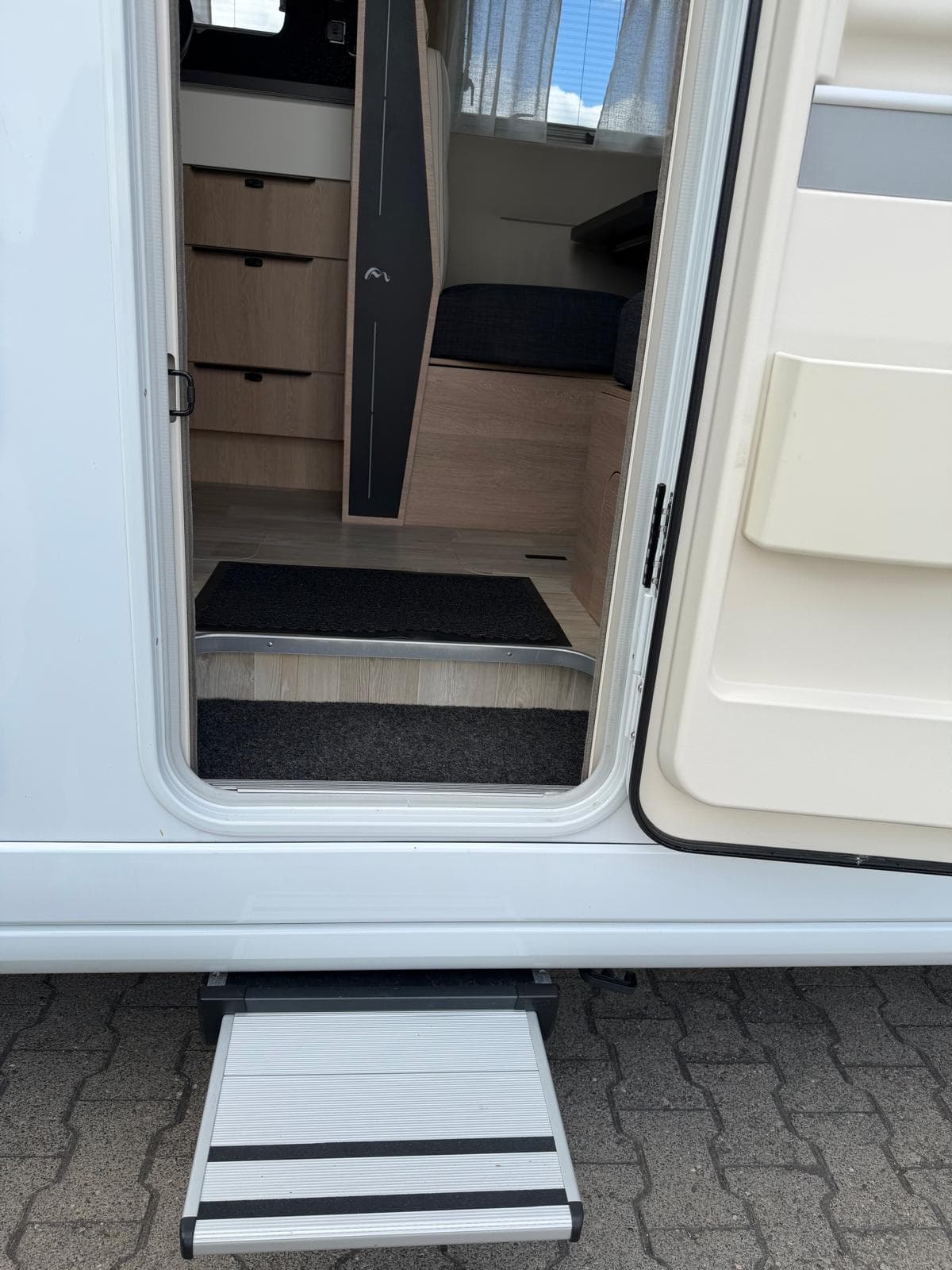 Mooveo INT 74QBH – Eingang mit elektrischer Trittstufe