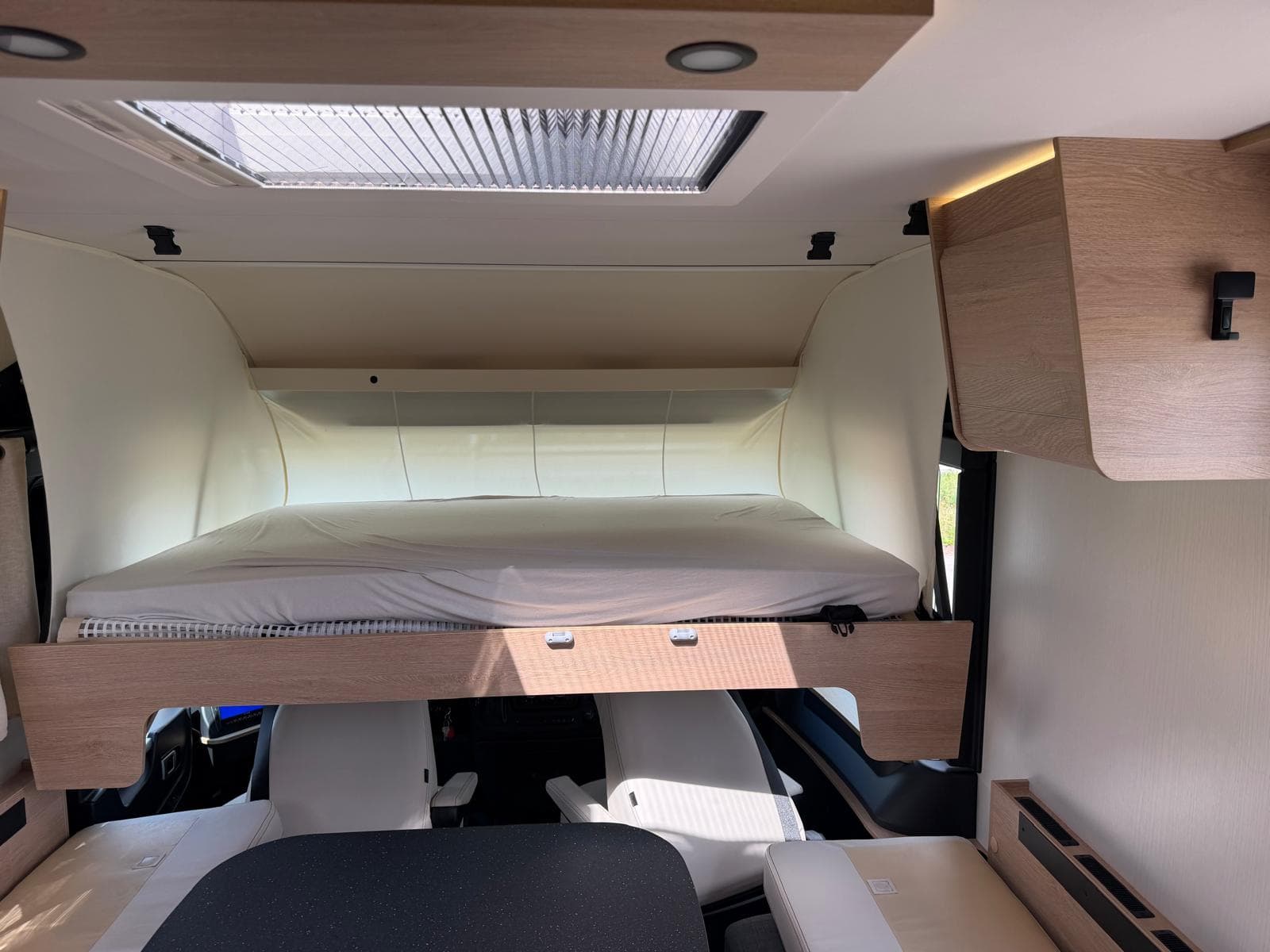 Mooveo INT 74QBH – Hubbett heruntergelassen