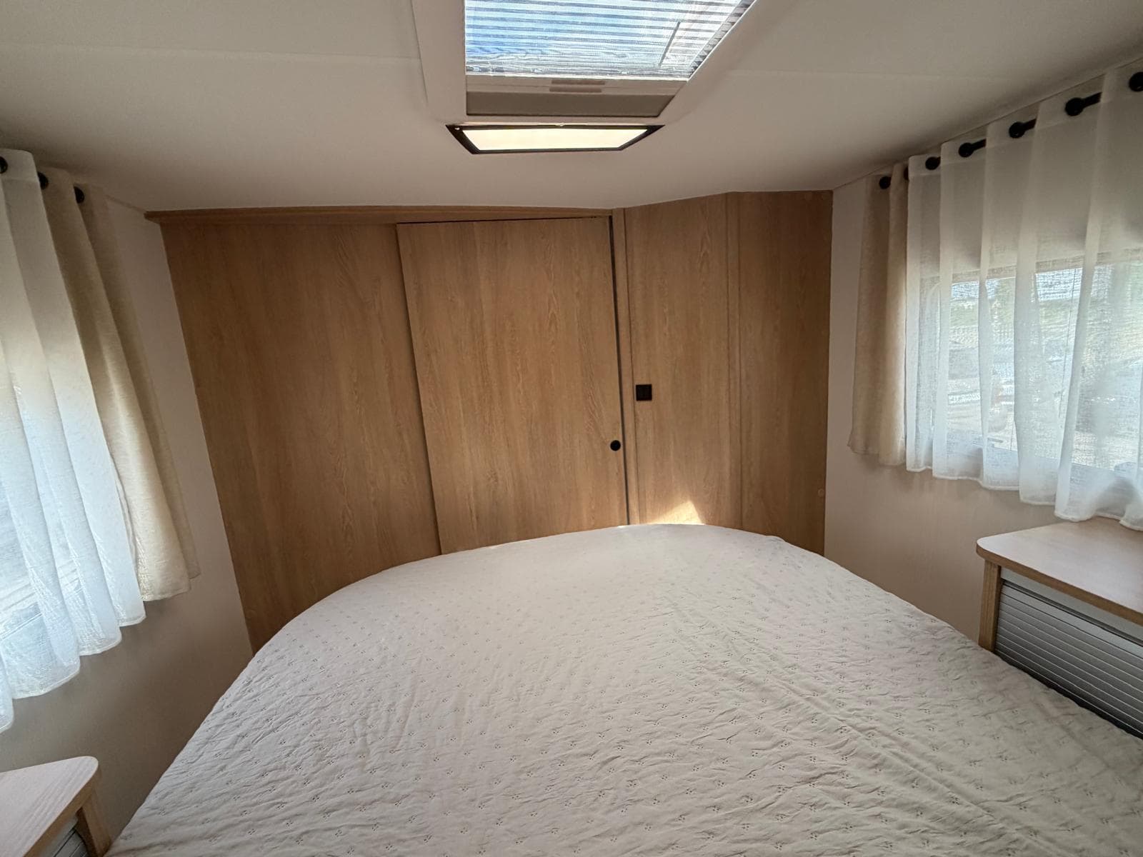Mooveo INT 74QBH – Queensbett im Heck