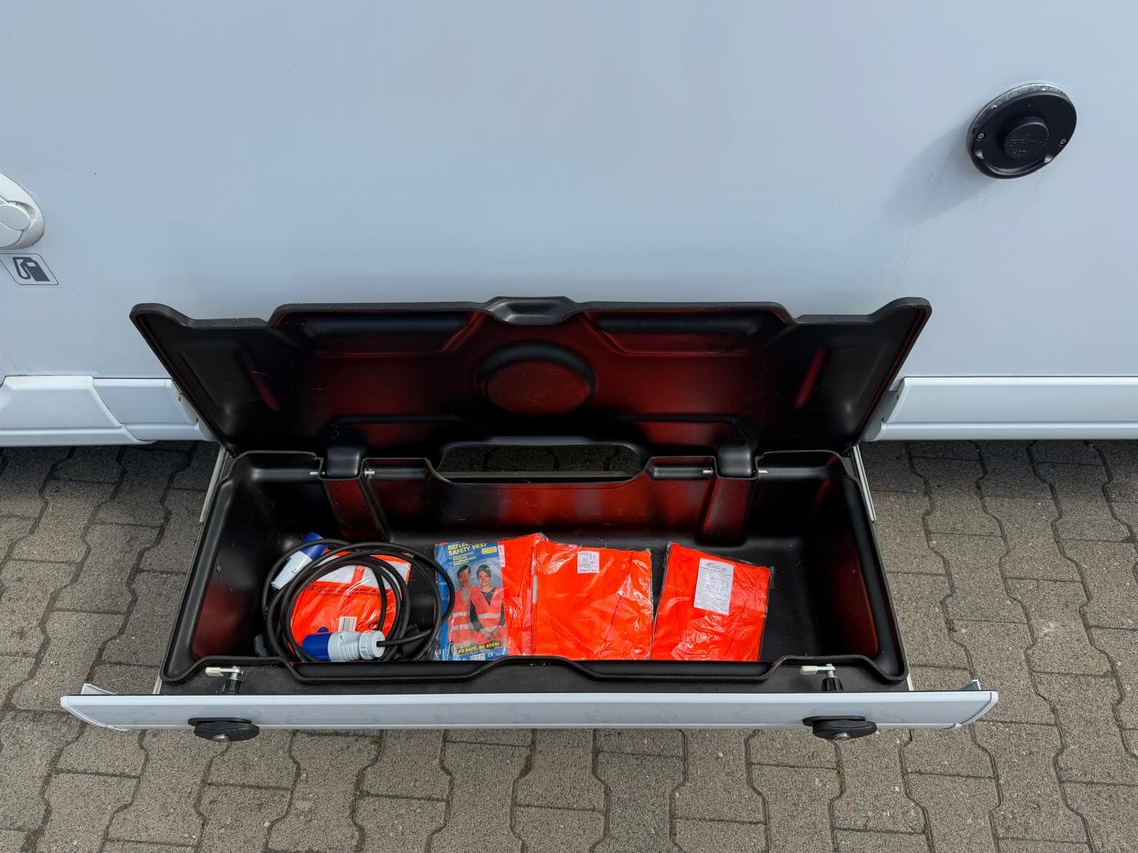 Mooveo INT 74QBH – Stauraum geöffnet
